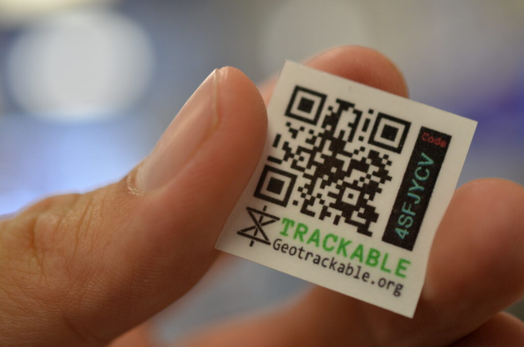 Image of a micro QR code that shows how the code is read by machines, including fixed, format, size, mask, and data blocks.