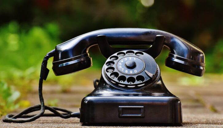 Impulsa tu negocio con códigos QR para servicios de atención telefónica